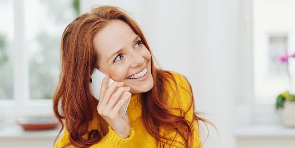 Frau telefoniert
